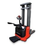 Фото 27 - Самоходный Штабелер с платформой для оператора BX-3015 OXLIFT 3 м 1500кг.